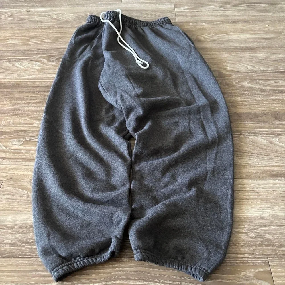 Vintage Y2K/2000s Baggy Grey Skater Comfy Essential Sweatpants! Fits XL